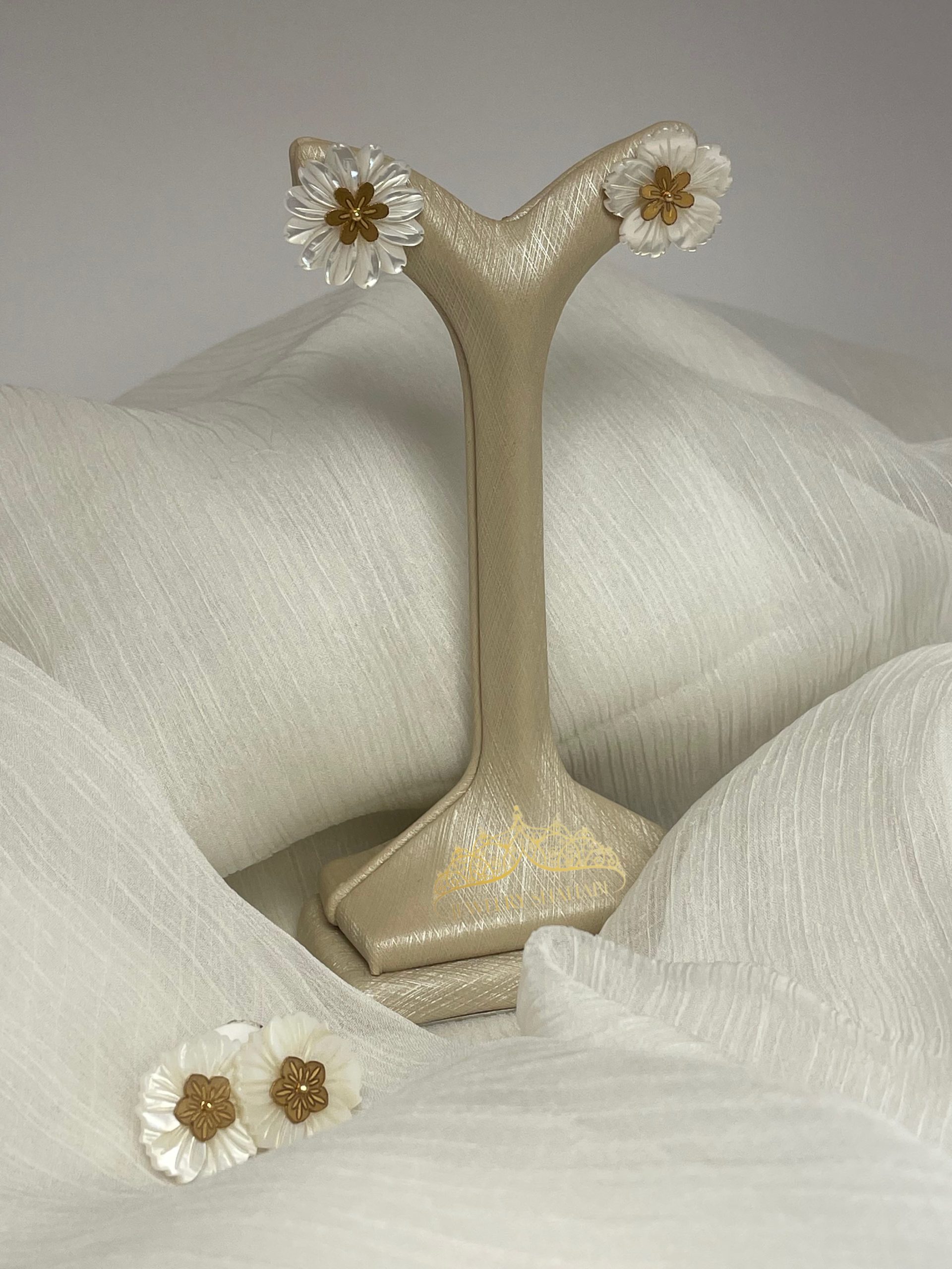 گوشواره میخی طلا